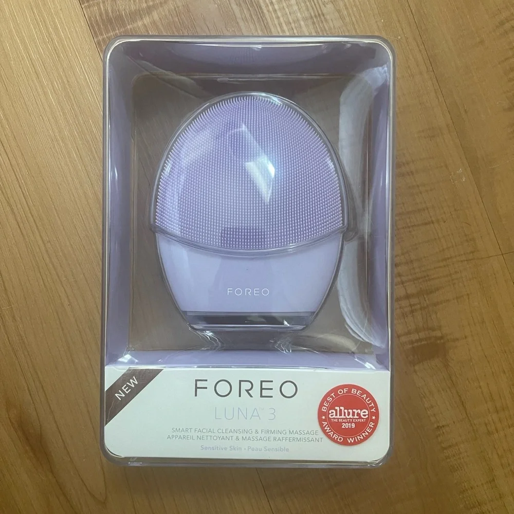 Foreo Luna 3 smart Facial cleansing & firming massage NWT purple
